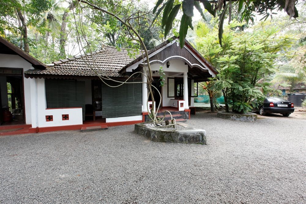 Kumarakom Tharavadu - A Heritage Hotel, Kumarakom Exterior photo